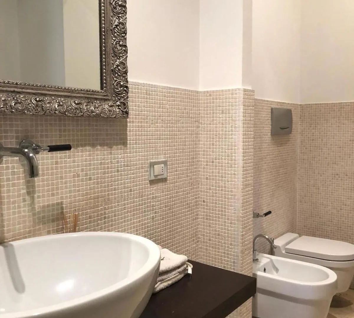 Apartment Youhosty - Exclusive Townhouse Garden And Pool Milan